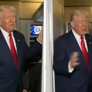 L'Air Force One 'balla', Trump: "Volo complicato ma non tremo" L'Air Force One 'balla', Trump: "Volo complicato ma non tremo"