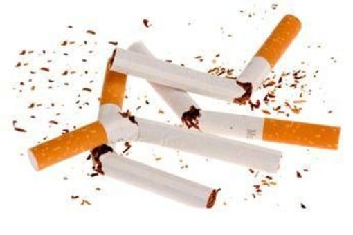 Fumo, oncologi: "50mile firme per aumentare di 5 euro costo sigarette, Parlamento discuta Ddl" Fumo, oncologi: "50mile firme per aumentare di 5 euro costo sigarette, Parlamento discuta Ddl"