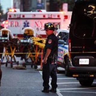 Sparatoria a Manhattan, uccide quattro persone prima di togliersi la vita Sparatoria a Manhattan, uccide quattro persone prima di togliersi la vita