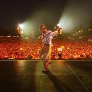 Jovanotti gladiatore col sorriso al Circo Massimo: "Il pessimismo è un lusso che non posso permettermi" Jovanotti gladiatore col sorriso al Circo Massimo: "Il pessimismo è un lusso che non posso permettermi"