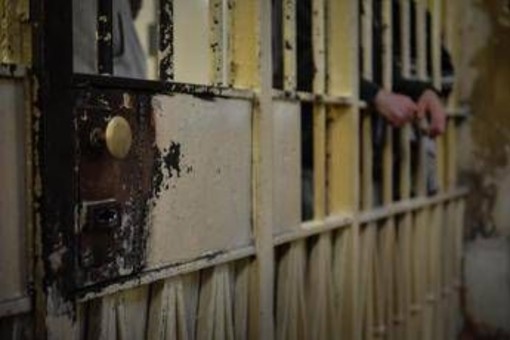 Pakistan, violentarono turista davanti ai figli: due uomini condannati a morte Pakistan, violentarono turista davanti ai figli: due uomini condannati a morte