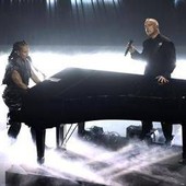 Sanremo, Ramazzotti e Keys incantano con 'L'Aurora': è standing ovation Sanremo, Ramazzotti e Keys incantano con 'L'Aurora': è standing ovation