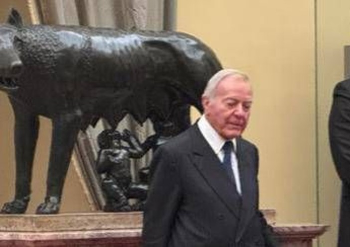 Gianni Letta: "Abbiamo bisogno di cultura per poter sopravvivere e migliorarci" Gianni Letta: "Abbiamo bisogno di cultura per poter sopravvivere e migliorarci"