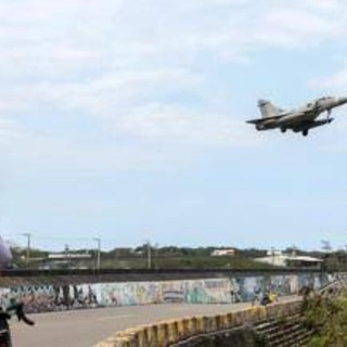 Taiwan, Cina conduce esercitazioni a fuoco vivo: simulati attacchi a porti e infrastrutture