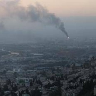 Iran annuncia &quot;attacco più violento&quot;, nuova ondata di missili contro Israele