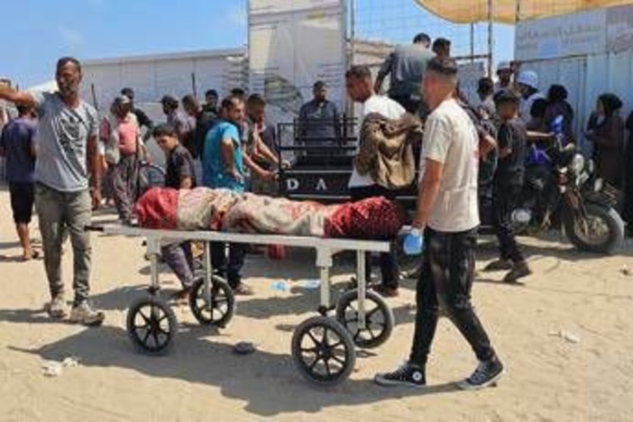 Gaza, &quot;45 palestinesi in attesa di aiuti uccisi da Israele a Khan Younis&quot;