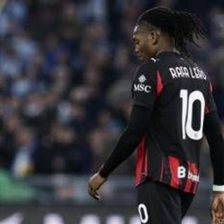 Milan, Leao prima punta non piace ai tifosi: "Perché gioca lì?"