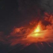 Paura in Guatemala, erutta il vulcano Fuego: allerta massima