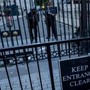 Gb, va a ruba kit sopravvivenza e radio a manovella dopo allerta governo su scorta di cibo e acqua