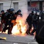 Francia, nuova giornata di proteste: "320mila manifestanti in tutto il Paese". Scontri a Parigi, Lione, Marsiglia e Tolosa Francia, nuova giornata di proteste: "320mila manifestanti in tutto il Paese". Scontri a Parigi, Lione, Marsiglia e Tolosa