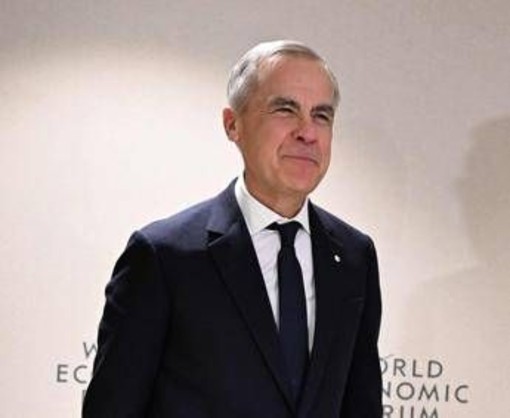 Mark Carney diventa l'idolo degli anti-Trump a Davos (e Lutnick riceve fischi)