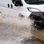 Nubifragio su Roma, strade allagate e traffico in tilt: giornata da incubo