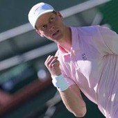 Sinner, buona la prima a Miami: batte Dzumhur e vola al terzo turno Sinner, buona la prima a Miami: batte Dzumhur e vola al terzo turno