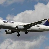 Power bank prende fuoco su volo di Lufthansa: volo Francoforte-Lisbona dirottato a Lione