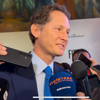 Stoccata Elkann “Piloti Ferrari pensino a guidare e parlino meno”