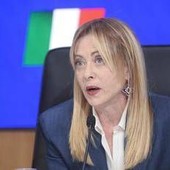 Energia, verso proroga più breve per taglio accise. Meloni: "Ue sia coraggiosa"