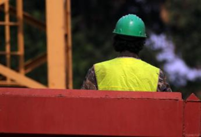Lavora sul balcone e precipita dal quarto piano di una palazzina ad Ercolano, morto operaio 54enne Lavora sul balcone e precipita dal quarto piano di una palazzina ad Ercolano, morto operaio 54enne