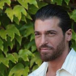 Can Yaman a Sanremo, hotel segreto e richieste 'speciali' tra noci pecan e caffè Can Yaman a Sanremo, hotel segreto e richieste 'speciali' tra noci pecan e caffè