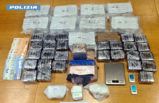 Sequestrate 2 tonnellate di stupefacenti nel torinese Sequestrate 2 tonnellate di stupefacenti nel torinese