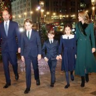 Kate e William condividono una nuova foto di famiglia, lo scatto per gli auguri di Natale