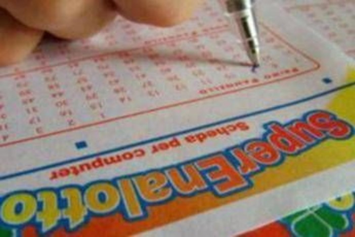 Superenalotto, numeri e combinazione vincente 27 dicembre 2025