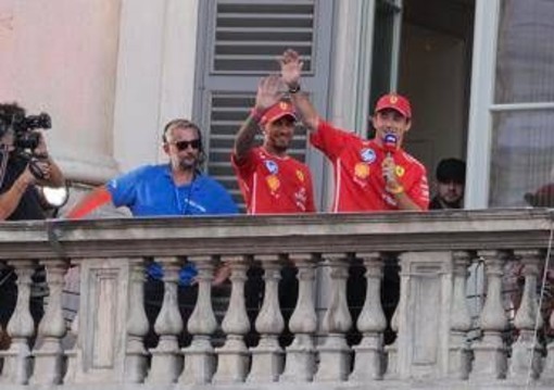 Gp Monza, Hamilton non firma il cappellino (Mercedes) al tifoso Gp Monza, Hamilton non firma il cappellino (Mercedes) al tifoso