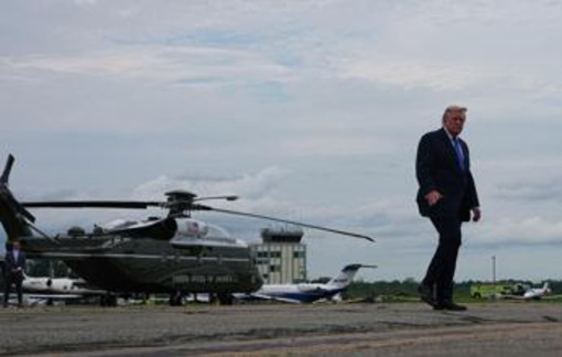 Trump, paura in volo: rischio collisione tra elicottero del presidente e aereo