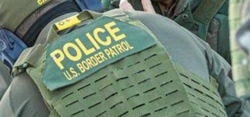 Minneapolis, il nuovo video. Vance: "L'agente è stato investito e ha sparato"