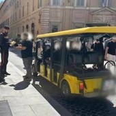 Giungla golf car a Roma, blitz e controlli a tappeto dei carabinieri nel centro della Capitale Giungla golf car a Roma, blitz e controlli a tappeto dei carabinieri nel centro della Capitale