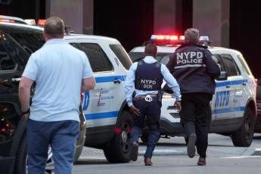 Sparatoria Manhattan, chi era l'attentatore: la malattia e il biglietto nella tasca Sparatoria Manhattan, chi era l'attentatore: la malattia e il biglietto nella tasca