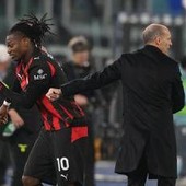 Allegri lo sostituisce, Leao 'rifiuta' l'abbraccio: cos'è successo in Lazio-Milan Allegri lo sostituisce, Leao 'rifiuta' l'abbraccio: cos'è successo in Lazio-Milan