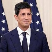 Fed rialza i tassi dello 0,25%. Warsh: "L'economia cresce ma l'inflazione è troppo alta"