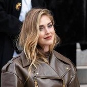 Chiara Ferragni litiga con un hater: "Potete smetterla di giudicare le madri?"