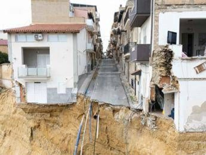 Frana Niscemi, nuovi cedimenti intorno alla biblioteca