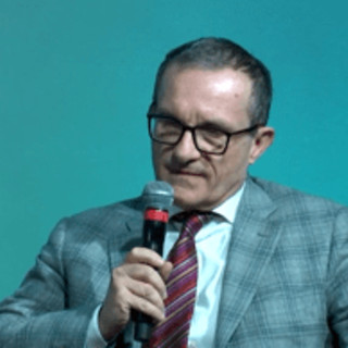 Dentis (Coripet): “Noi garantiamo il 25% di PET riciclato per i nostri consorziati, ma vanno introdotte sanzioni per garantire l’obiettivo nazionale” Dentis (Coripet): “Noi garantiamo il 25% di PET riciclato per i nostri consorziati, ma vanno introdotte sanzioni per garantire l’obiettivo nazionale”