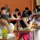 Maturità 2026, la traccia di attualità svelata dall'Ia: ecco i 'temi' secondo Chat Gpt, Gemini e Claude Ai