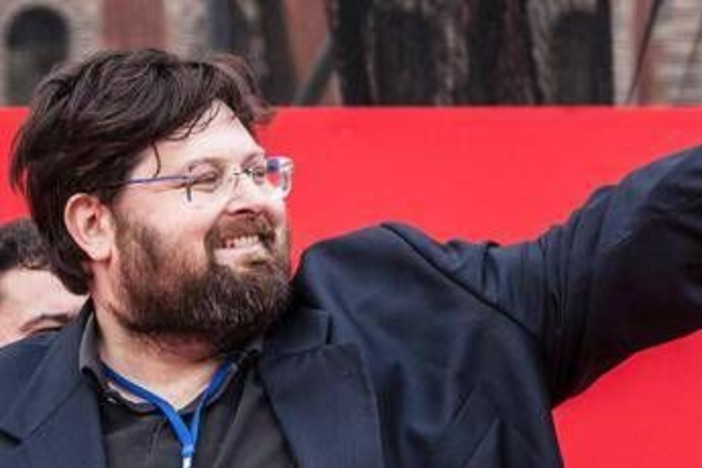 Mario Adinolfi: "Devo perdere altri 48 kg. Lotto con mia figlia Clara che soffre di anoressia" Mario Adinolfi: "Devo perdere altri 48 kg. Lotto con mia figlia Clara che soffre di anoressia"