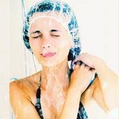 Doccia tutti i giorni? Non sempre fa bene: rischio prurito, pelle screpolata e micro taglietti Doccia tutti i giorni? Non sempre fa bene: rischio prurito, pelle screpolata e micro taglietti