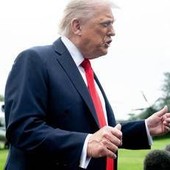 Trump, il giornalista e la domanda sugli affari: &quot;Stai zitto&quot;