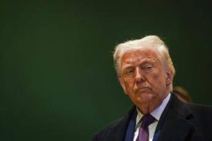Iran, Trump: "Stop guerra solo con la resa di Teheran". No a invasione di terra: "Non serve"