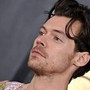 Harry Styles, bacio appassionato con una misteriosa ragazza a Glastonbury