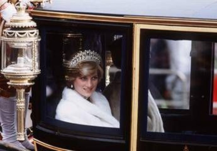 Addio a David Thomas, lo storico 'Gioielliere della Corona': l'incontro con la famiglia reale Addio a David Thomas, lo storico 'Gioielliere della Corona': l'incontro con la famiglia reale