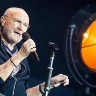 Phil Collins ricoverato per intervento al ginocchio, smentite voci allarmanti Phil Collins ricoverato per intervento al ginocchio, smentite voci allarmanti