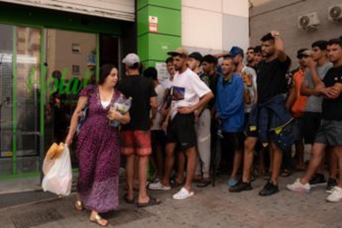 Ceuta, viaggio tra i migranti che provano a restare: "Ci avevano detto che la frontiera era aperta..."
