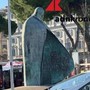 Roma, imbrattata la statua di Papa Giovanni Paolo II con falce e martello e la scritta 'fascista'