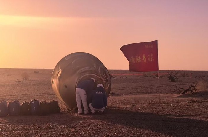 Cina: arrivati a Pechino gli astronauti della Shenzhou-20 Cina: arrivati a Pechino gli astronauti della Shenzhou-20