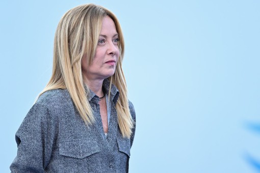 Meloni “Il governo tiene la barra dritta e non scappa”