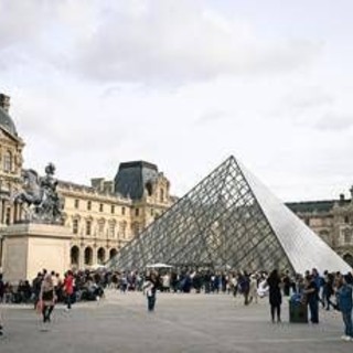Louvre, allarme strutturale: chiusa parte ala sud Louvre, allarme strutturale: chiusa parte ala sud