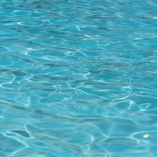 Bimba di 2 anni annega in piscina e muore a Palermo