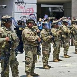 Proteste Los Angeles, corte d'appello autorizza Trump a tenere Guardia Nazionale